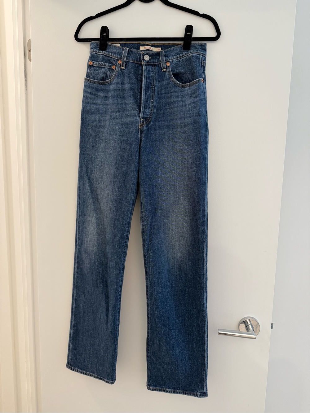 Levi's Women's Straight Jeans in Medium Blue Wash
